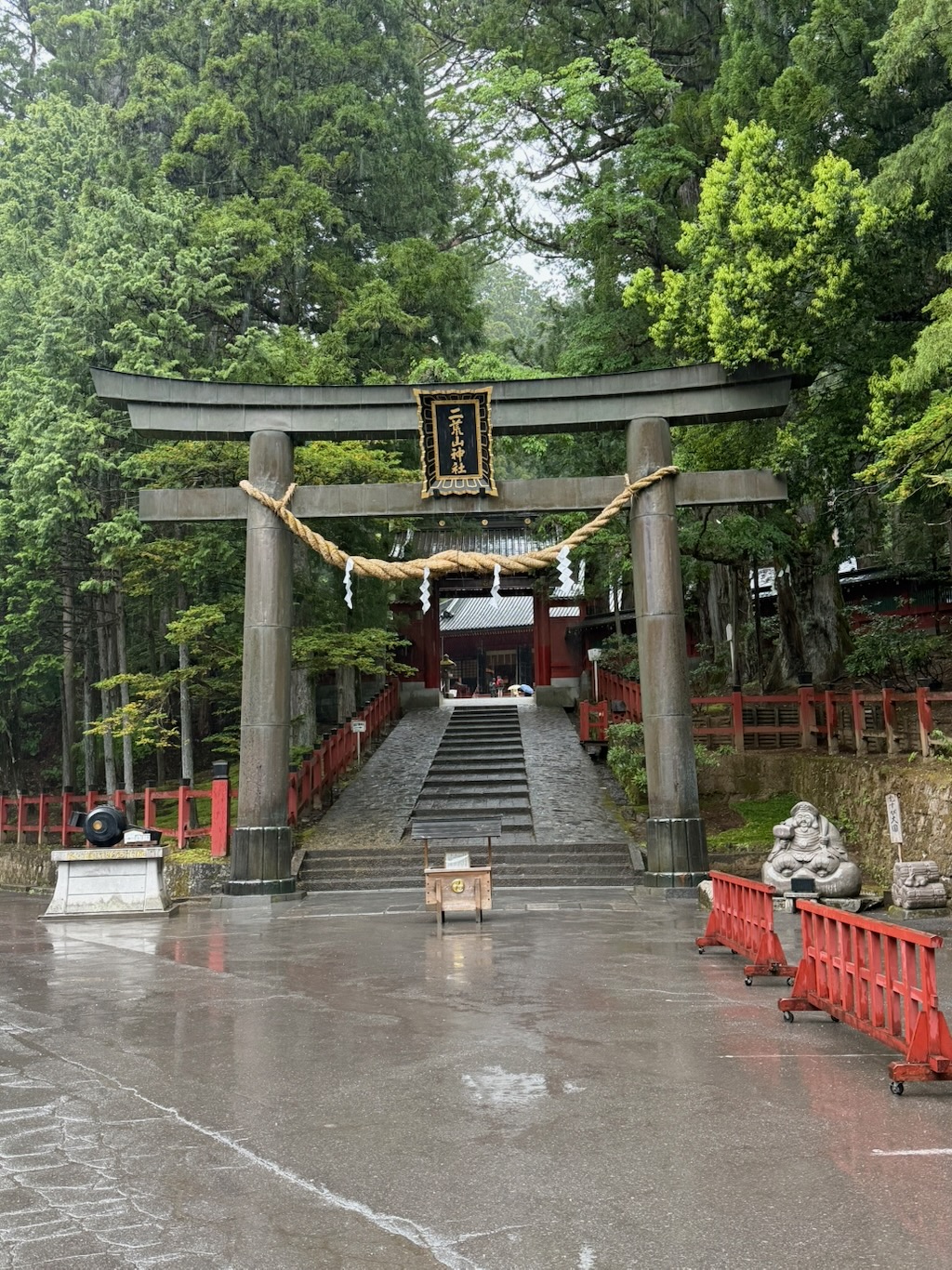 二荒山神社入口的朱紅鳥居