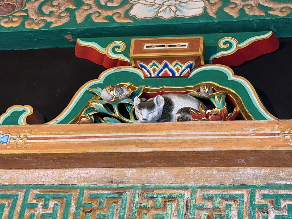 通往奧宮路上的眠貓木雕